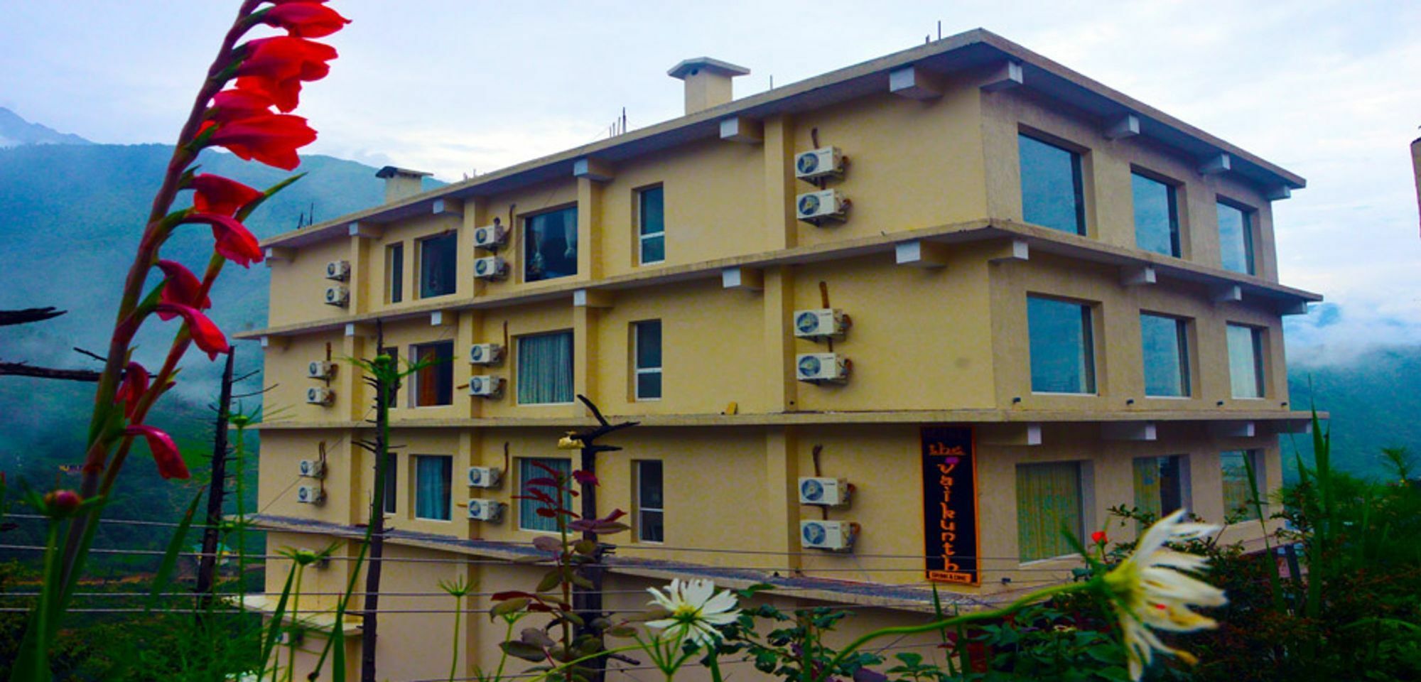 The Vaikunth Dharamshala Exterior foto